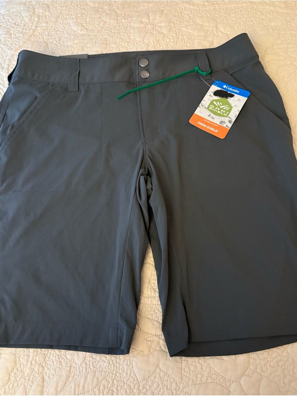 Columbia women’s Omni-Shield Dark Gray Performance Shorts Size 8
